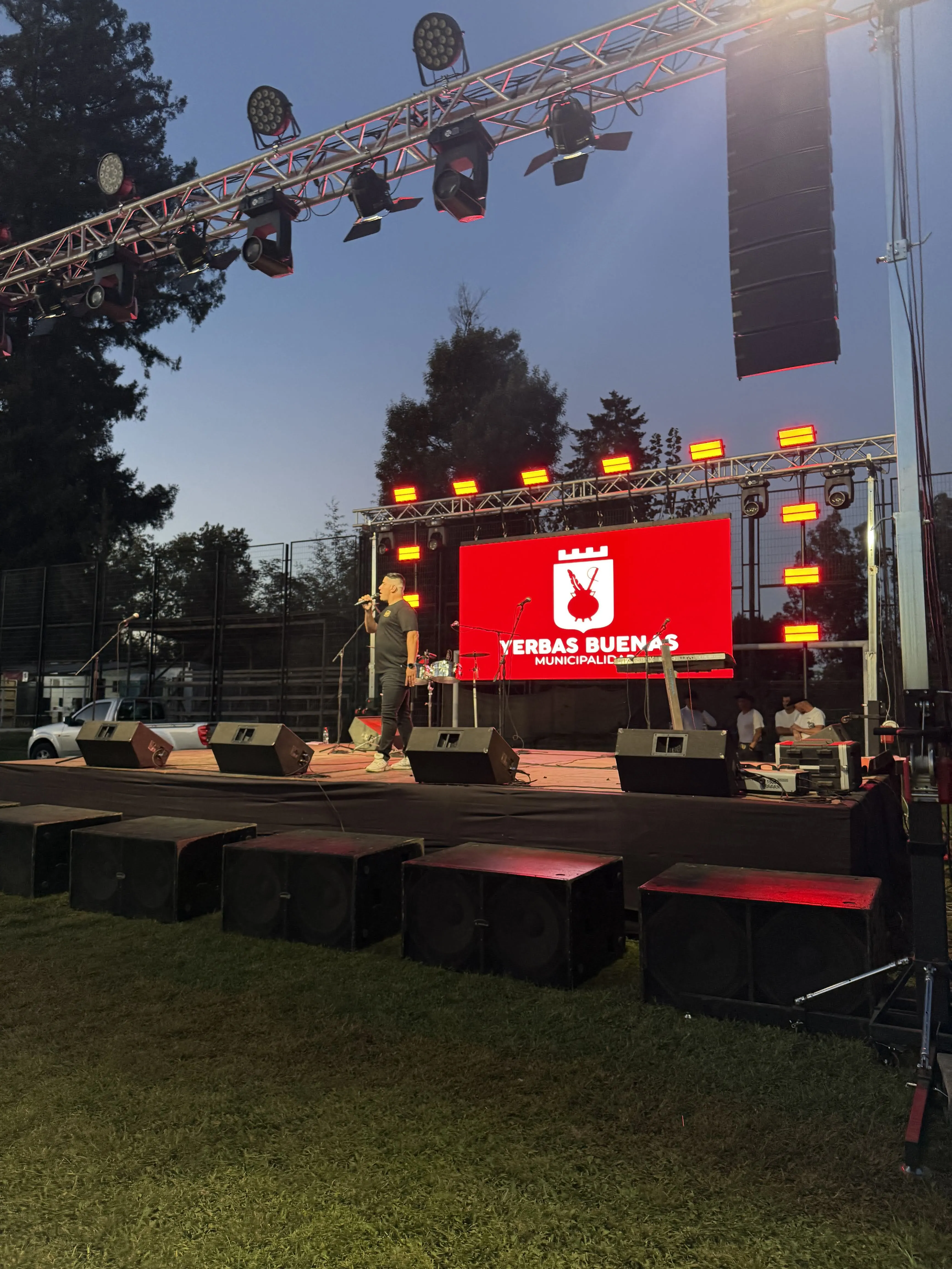 Evento ranchero municipal con pantalla LED, sonido e iluminaci&oacute;n FMusic