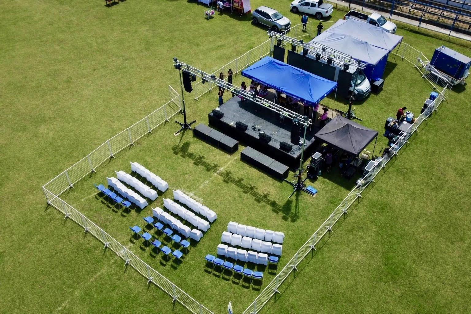 Montaje t&eacute;cnico FMusic para evento corporativo al aire libre en el Maule